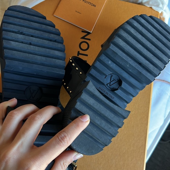 Louis Vuitton heel sandals worn twice - new condition - original bag and box - Picture 4 of 5